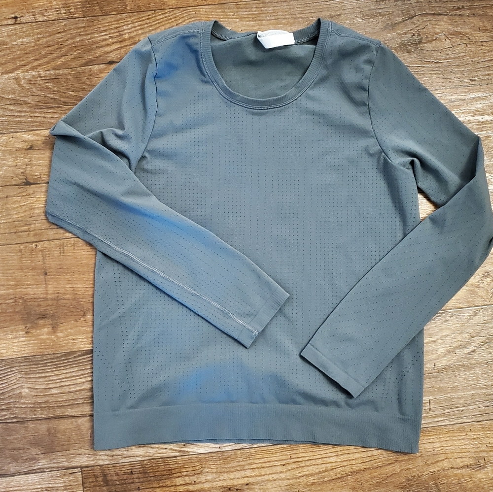 Athleta athletic long sleeved shirt size medium